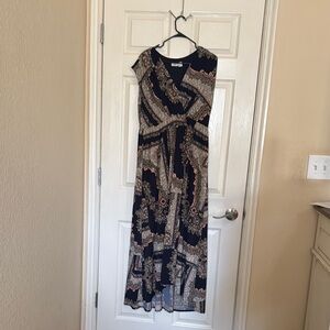 Elegant Black and Cream Maxi Dress